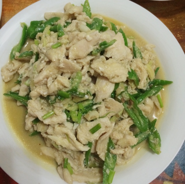 把鸡肉炒的嫩嫩的：青椒溜鸡片