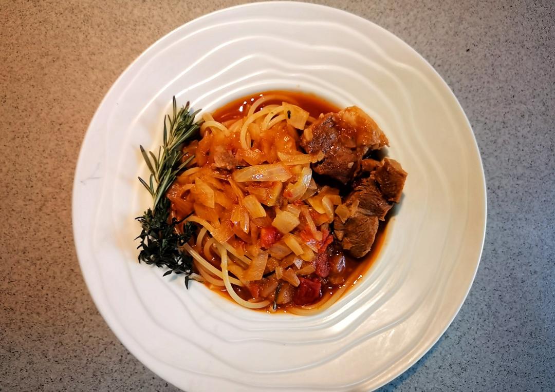 「红酒番茄炖羊肉」