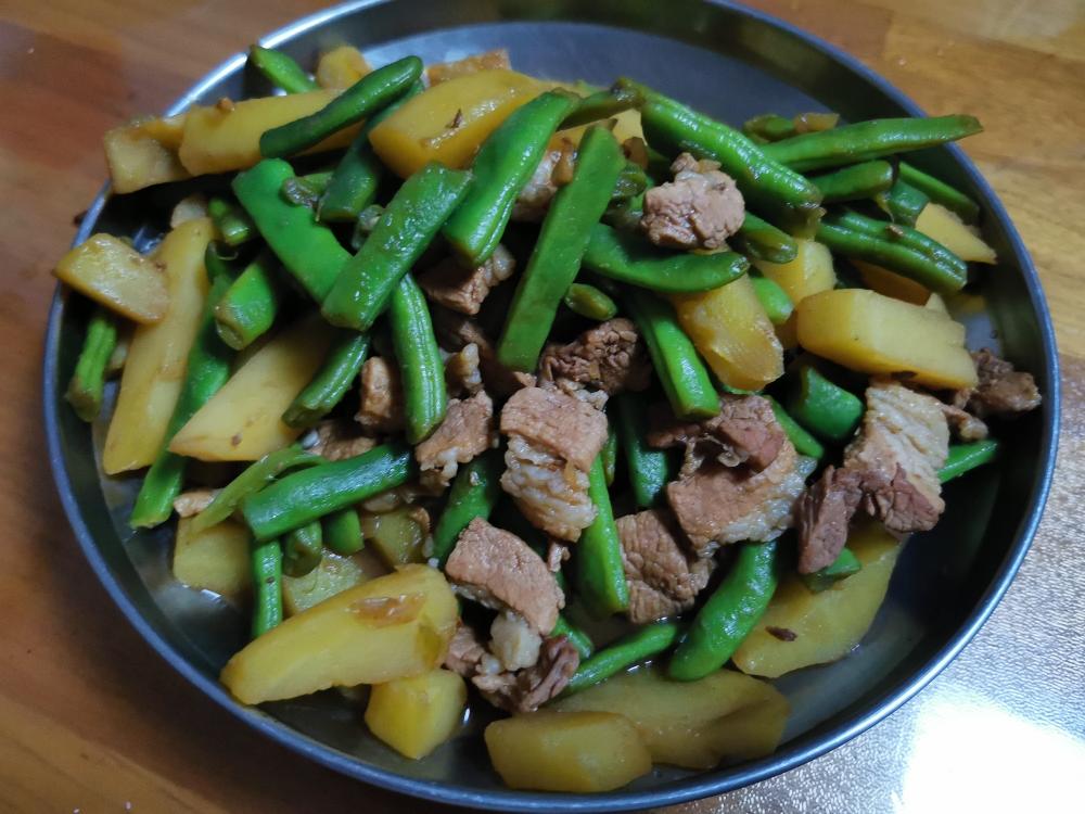 豆角土豆炖肉片