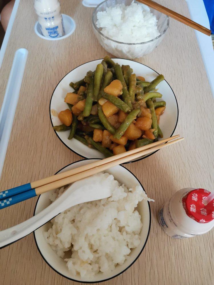 土豆花肉炖豆角