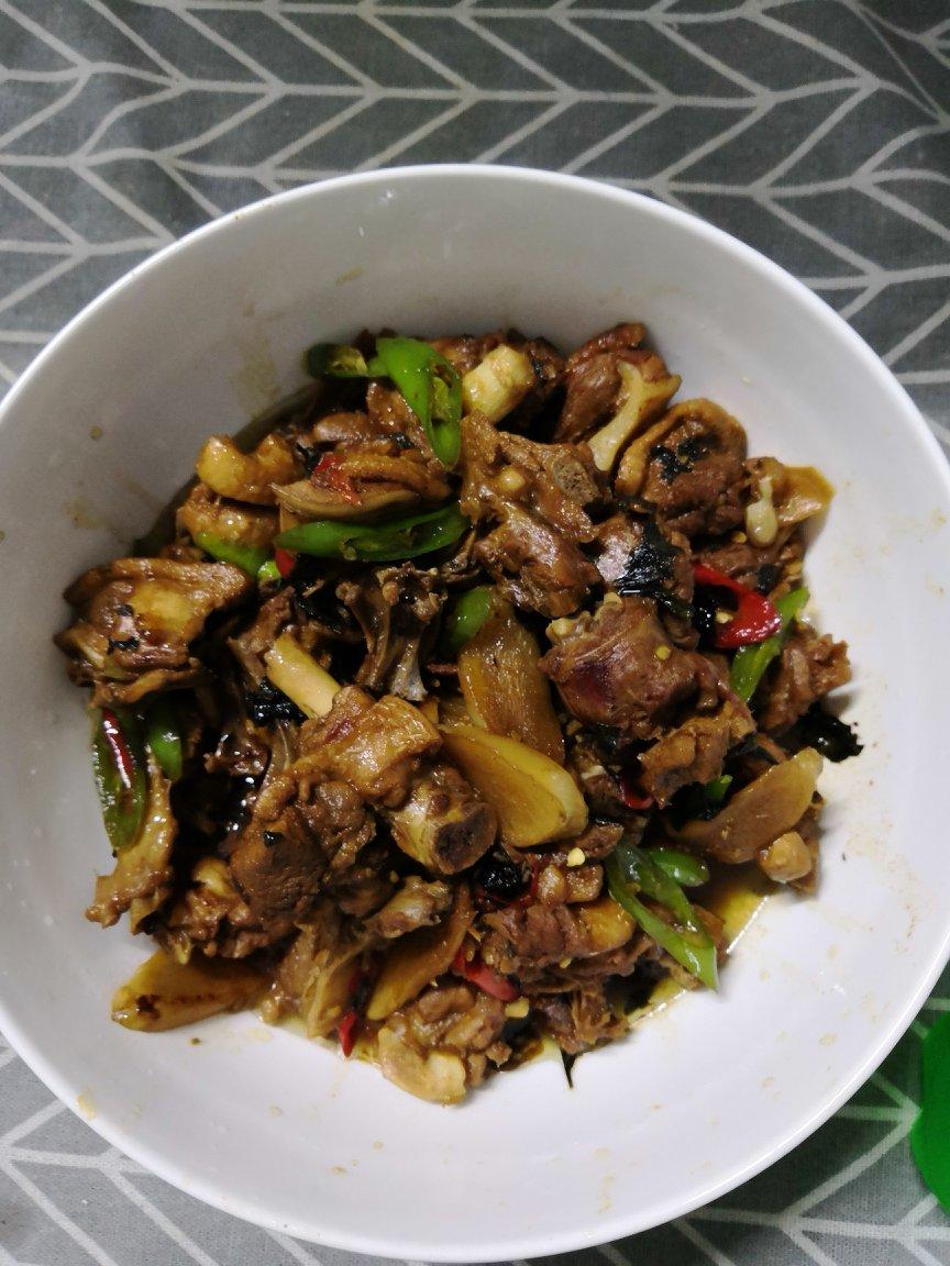 子姜焖鸭煲