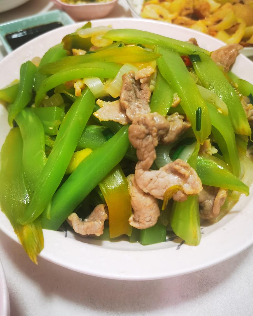 雪梨大仙小姐做的莴笋炒肉