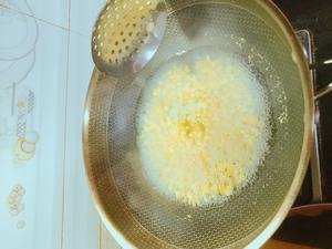 玉米粒鸡蛋饼的做法 步骤2