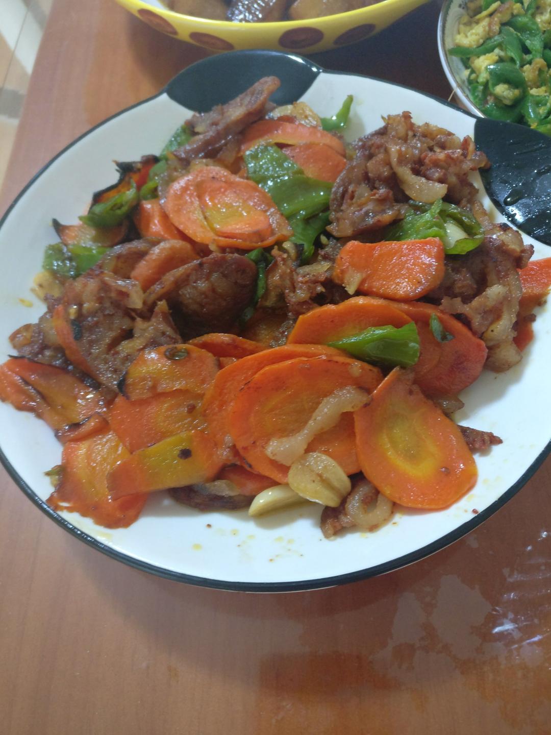 胡萝卜炒腊肠