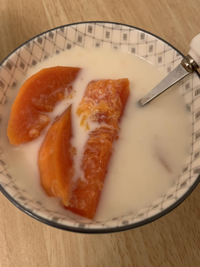 鲜奶炖木瓜