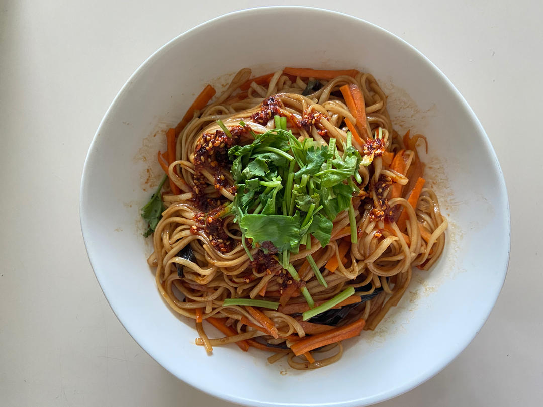 10分钟搞定的一碗葱油拌面