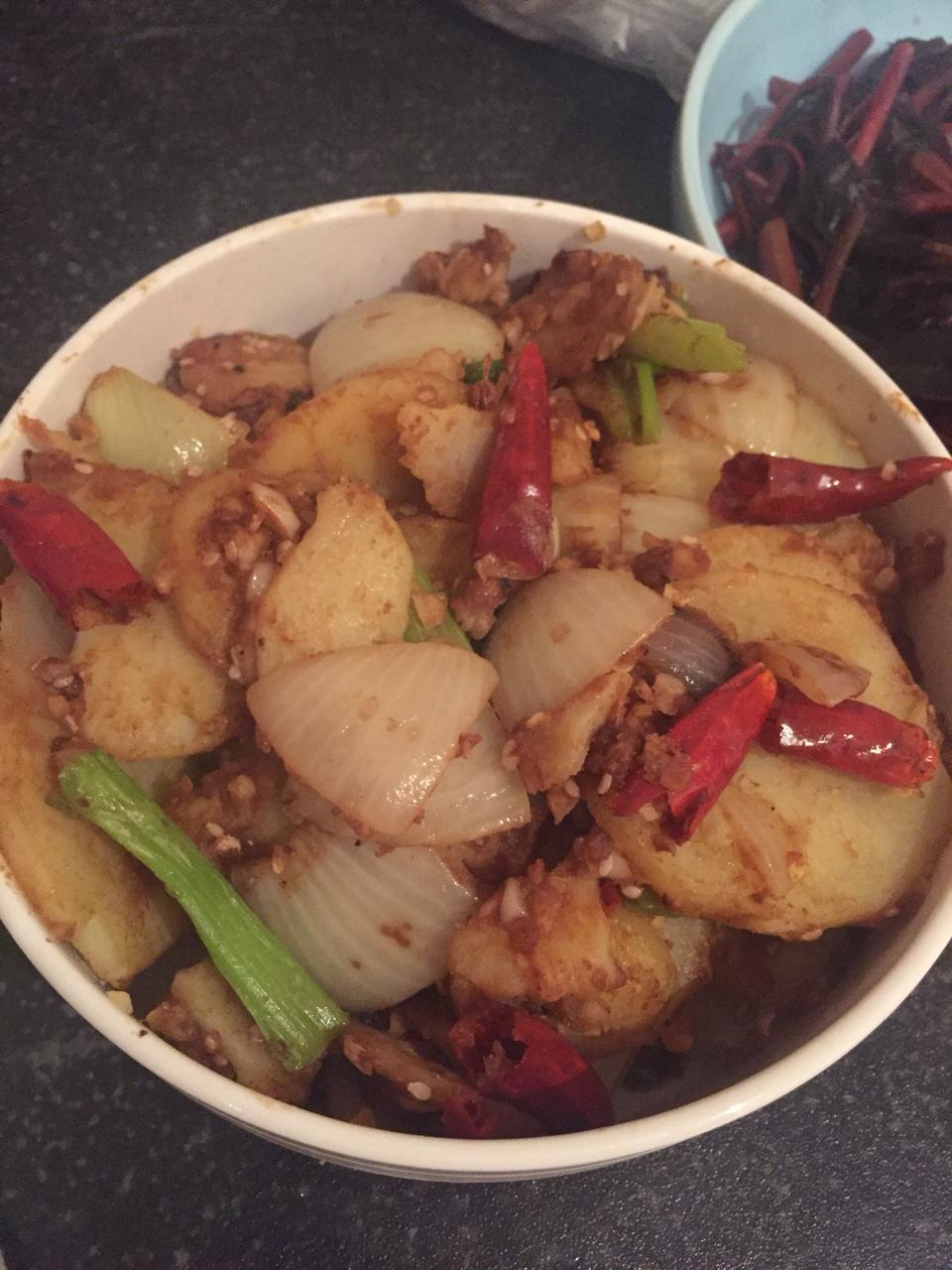 边吃边流泪的「孜然土豆片」
