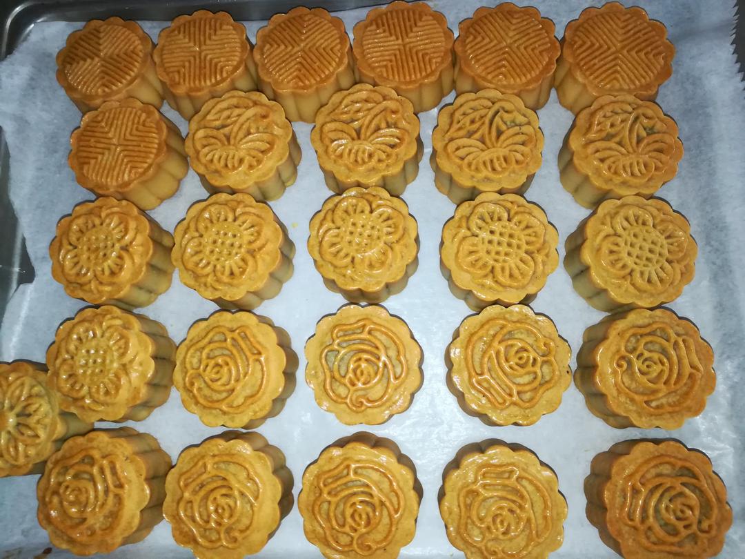 广式月饼—蛋黄莲蓉月饼