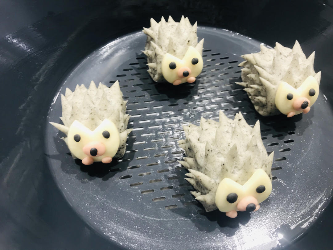 卡通刀切馒头系列——小刺猬芝麻馒头