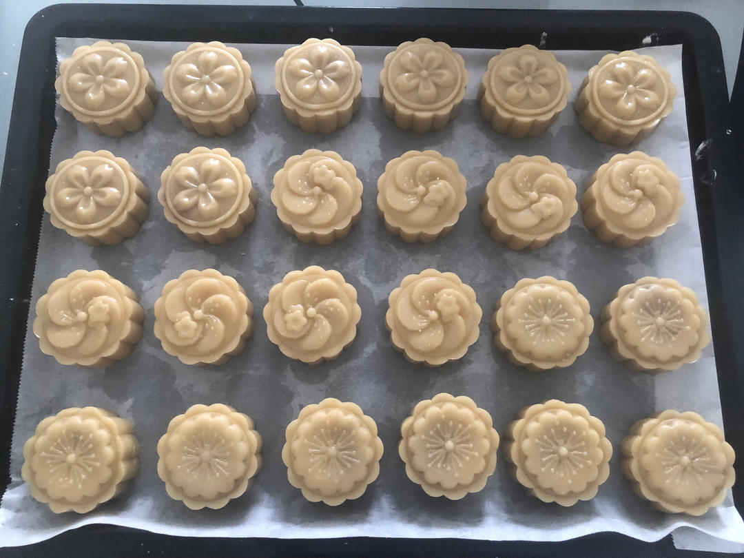 广式月饼—蛋黄莲蓉月饼