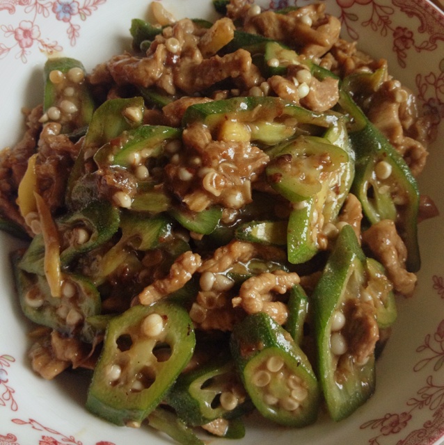 五花肉炒秋葵