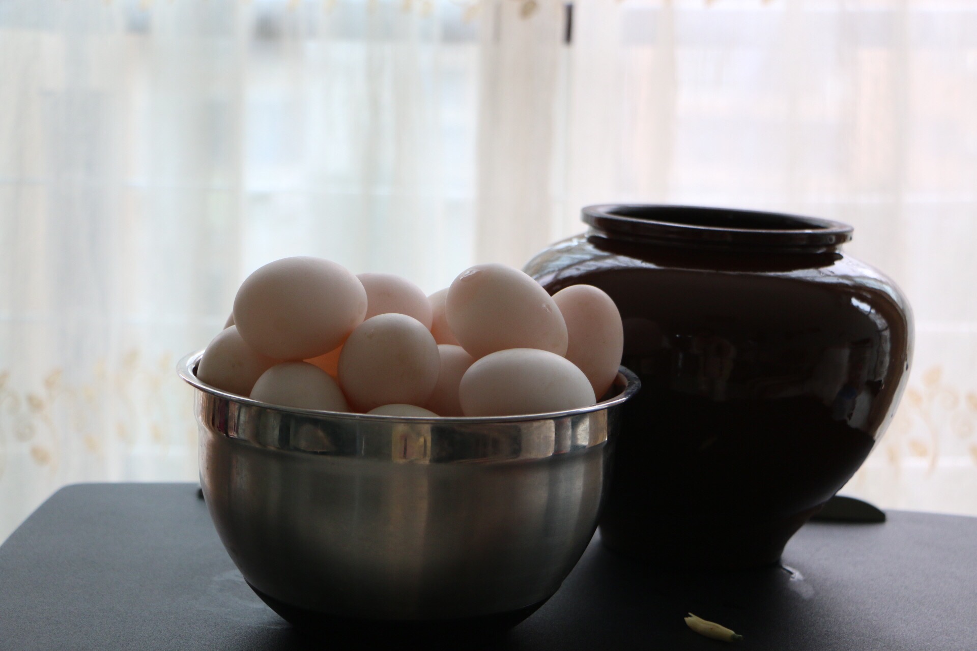 最简单经典的泡盐蛋的做法 步骤2