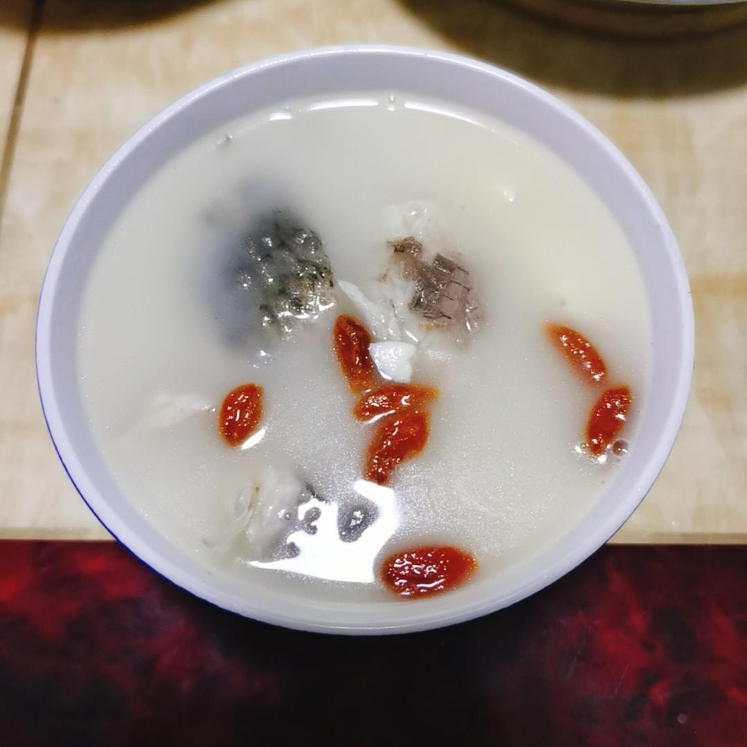 不善煮饭君做的奶白鲫鱼汤
