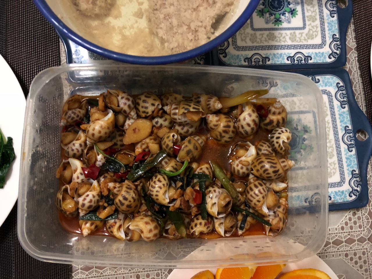一个菜谱学会两道菜：辣炒花螺、干锅花螺。
