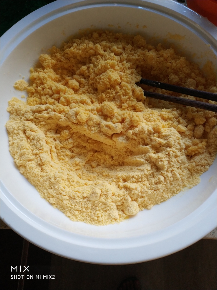 玉米面摊饼-健康无油的做法 步骤1