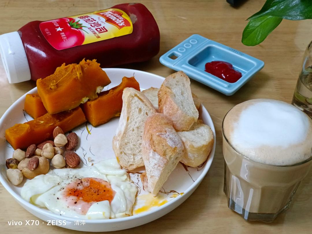 番茄鲜虾全麦吐司沙拉