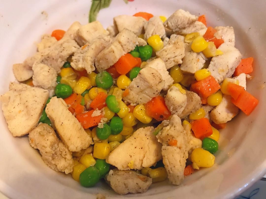 营养鸡胸肉加上丰富蔬菜——鸡胸肉炒三丁