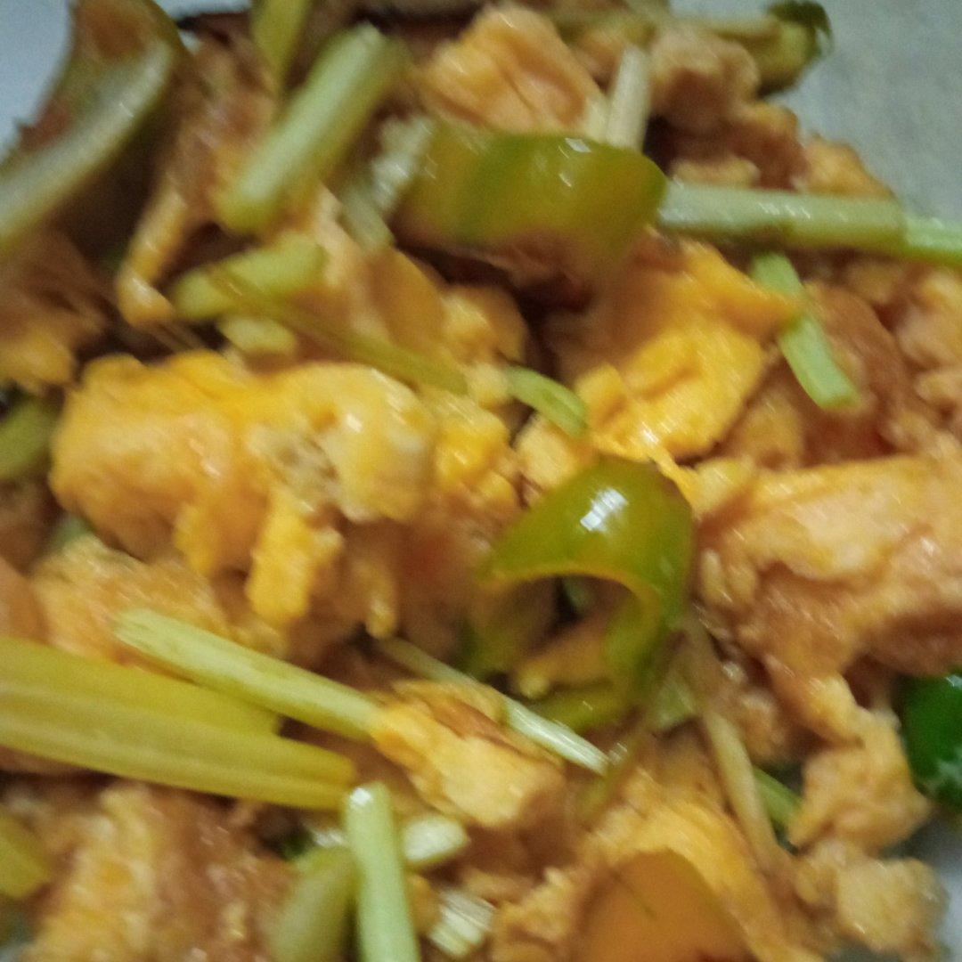 芹菜炒鸡蛋