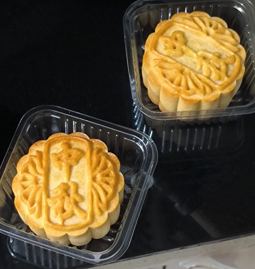 广式月饼—蛋黄莲蓉月饼