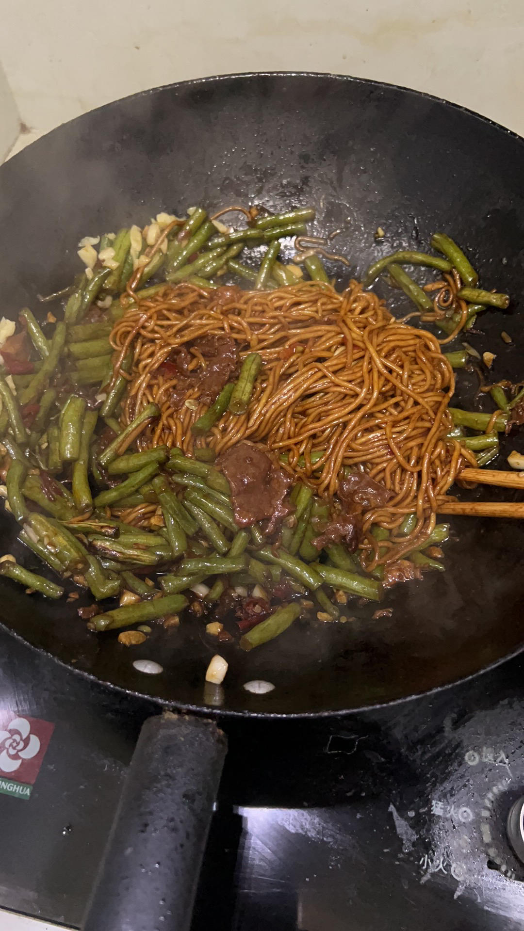 最适合夏天的一锅出--酱香豆角焖面