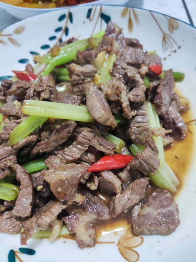 芹菜炒肉