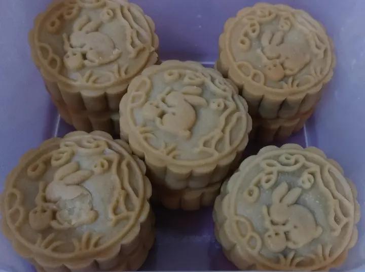 广式月饼—蛋黄莲蓉月饼