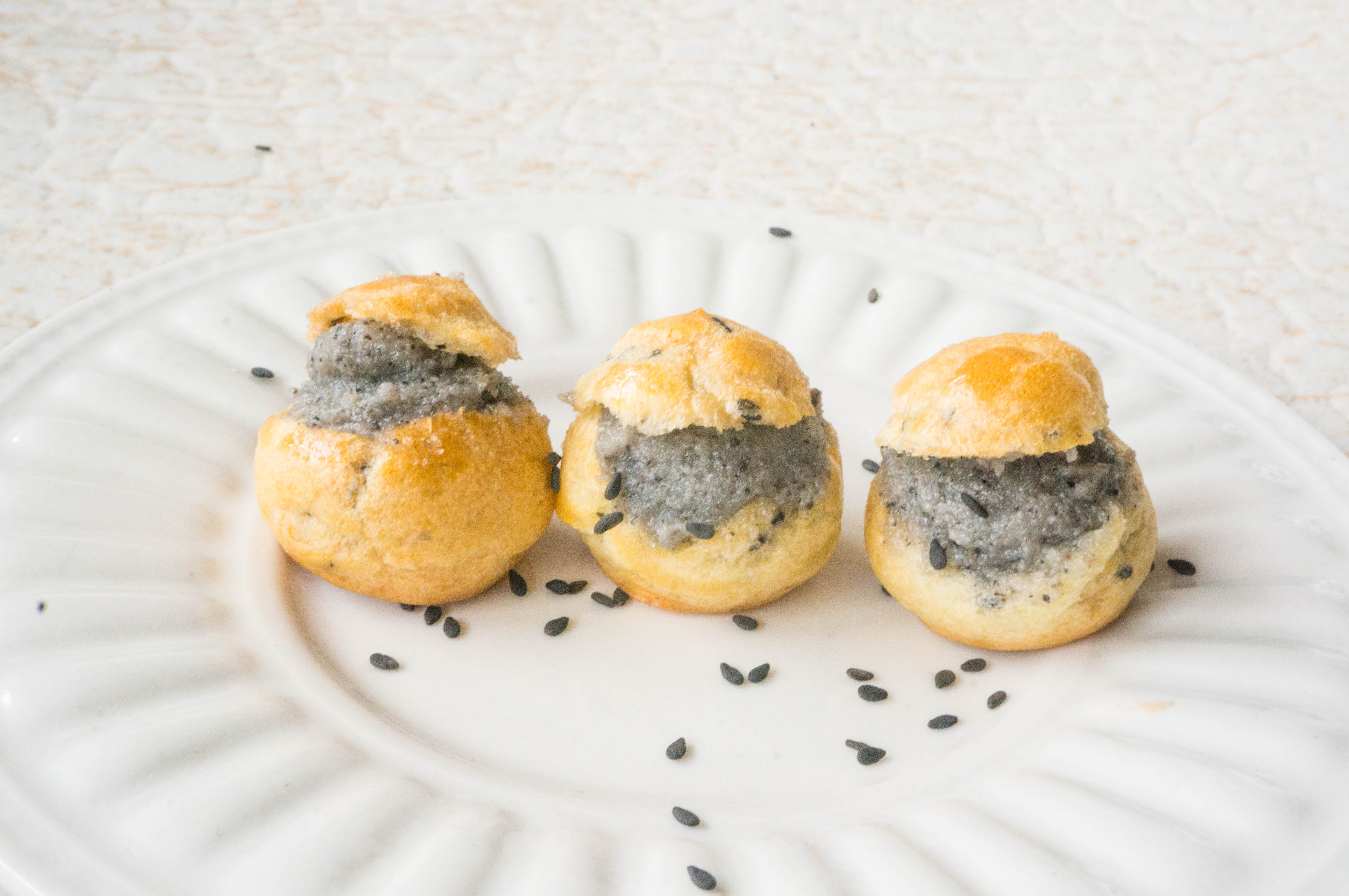 看心情小姐做的黑芝麻泡芙