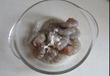 虾仁芦笋蟹味菇的做法 步骤2
