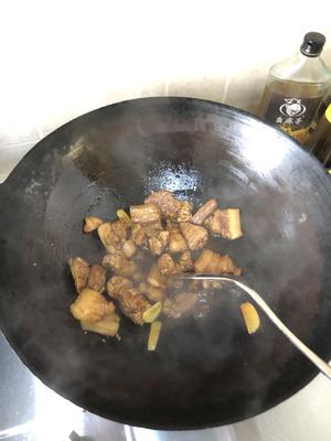 黄花菜香菇炖肉的做法 步骤5