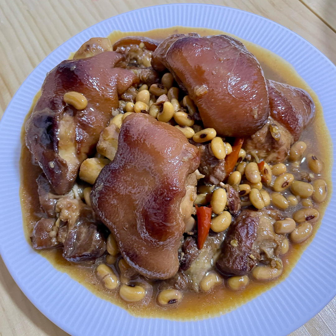 流口水的黄豆炖猪蹄