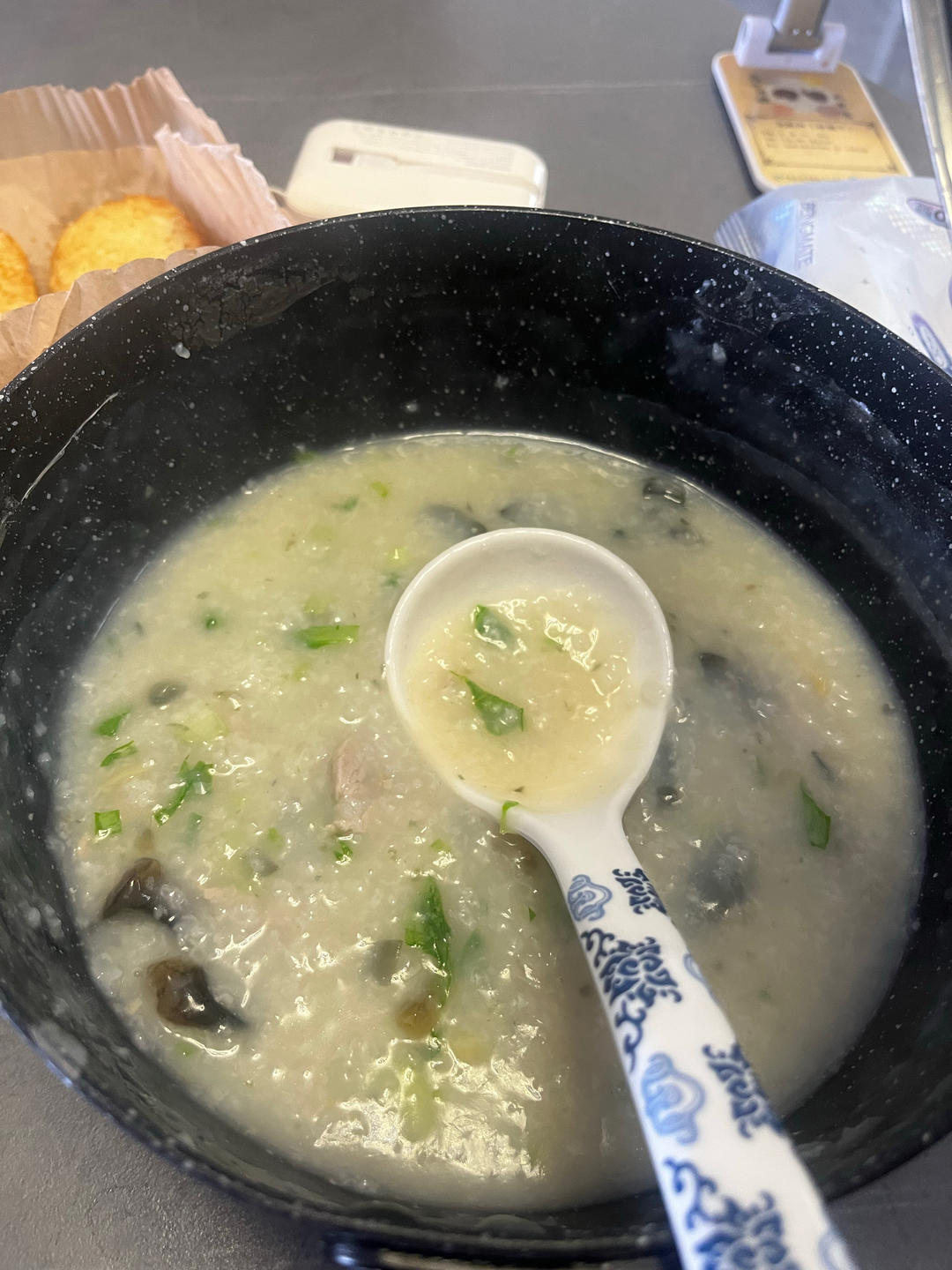 皮蛋瘦肉粥(经典粤菜)