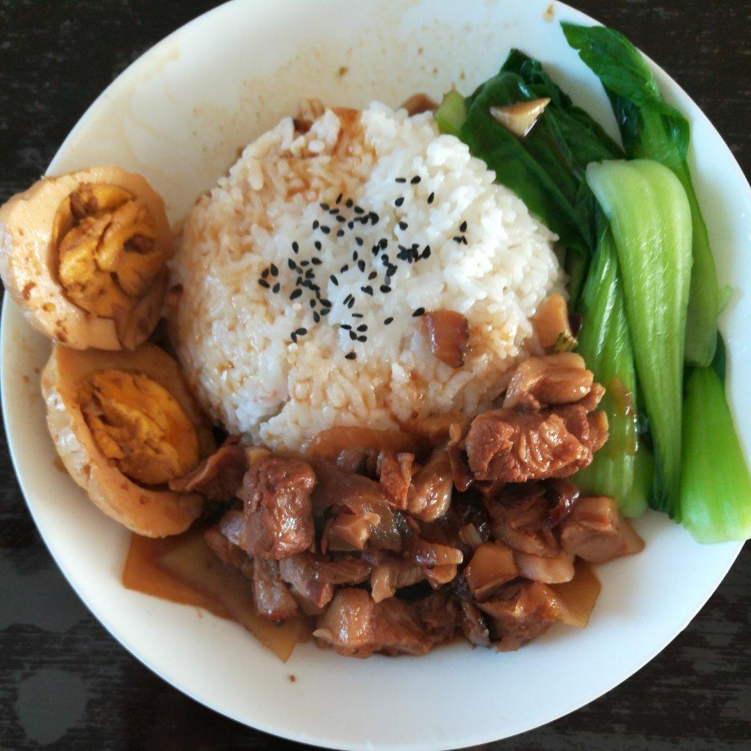 洋葱酥卤肉饭