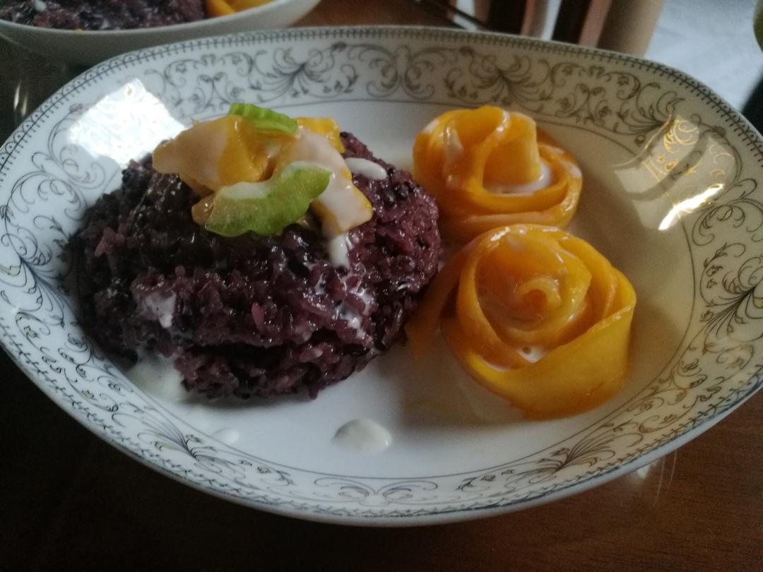 椰浆芒果糯米饭（附芒果玫瑰花做法）