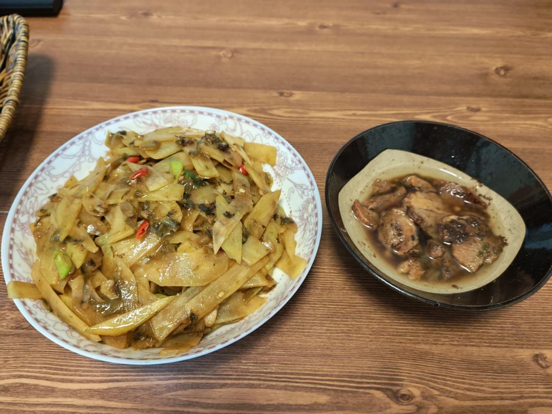 有土豆就能做｜粉糯酥嫩「酸菜洋芋片」！主厨的㊙️方大公开！