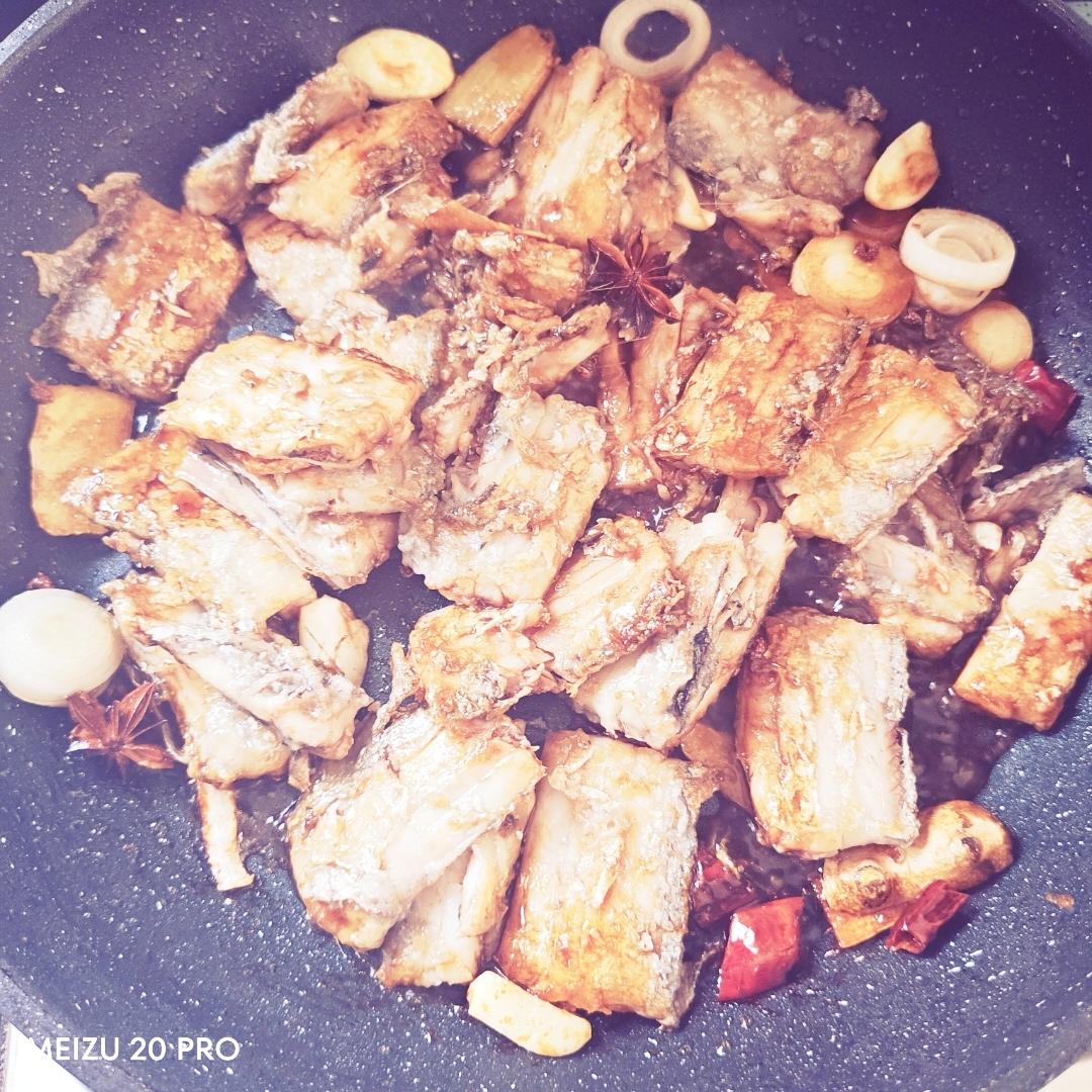 零失误的红烧带鱼，经典家常菜，吃了就忘不掉的味道