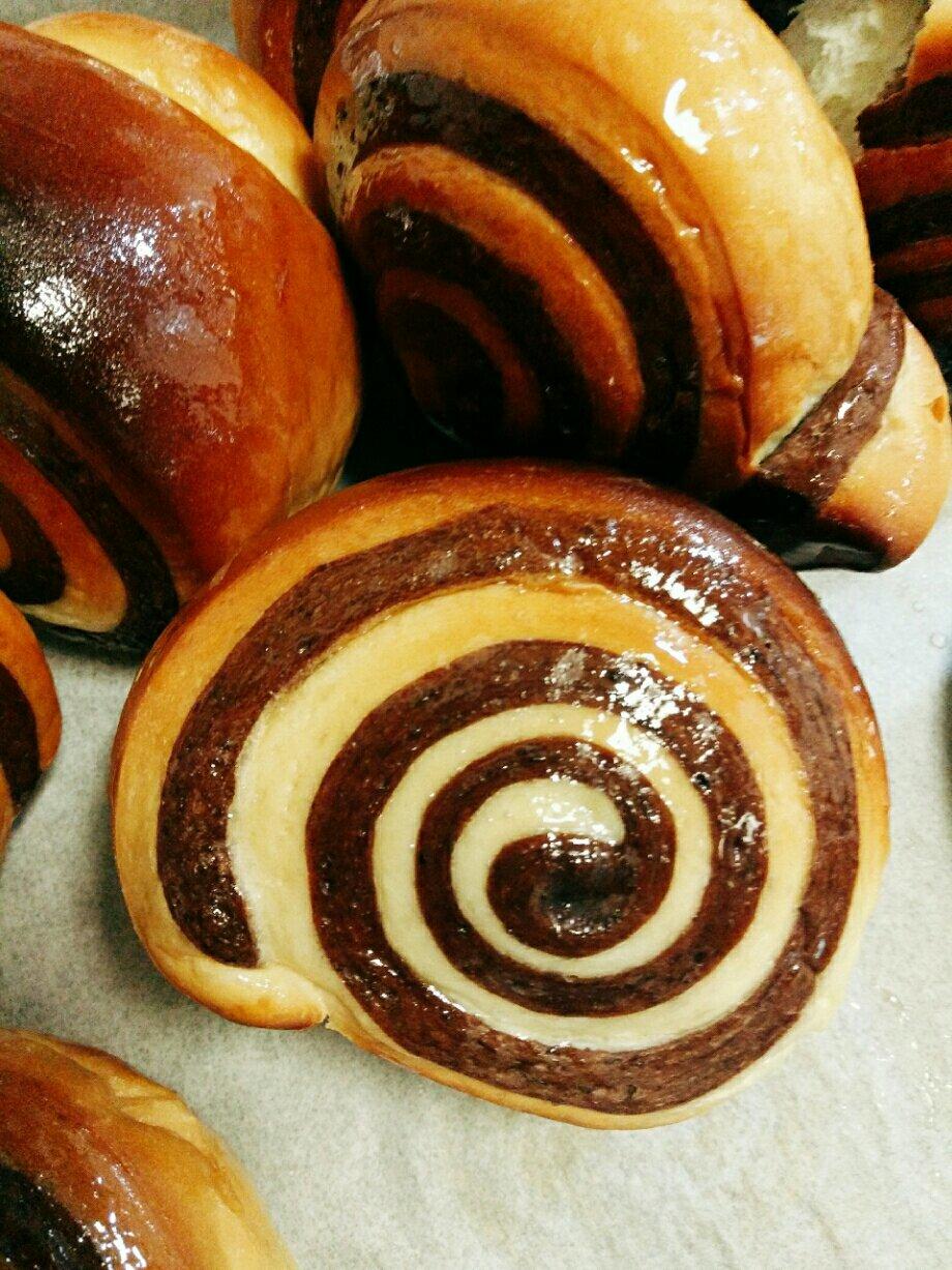 cpinkpink做的可可双色蜂蜜面包卷