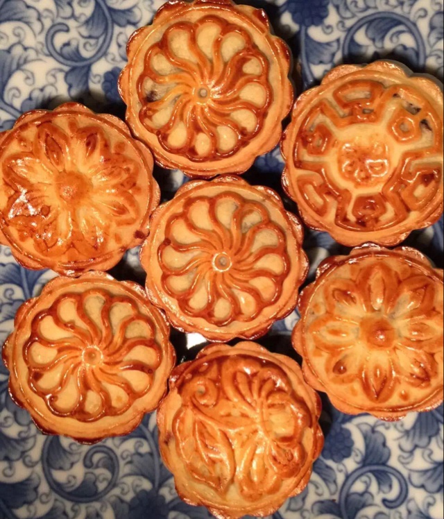 广式月饼——蛋黄莲蓉月饼