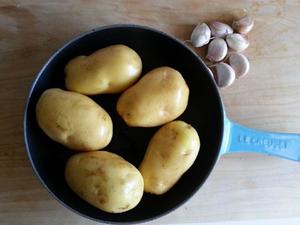 海盐烤土豆的做法 步骤1
