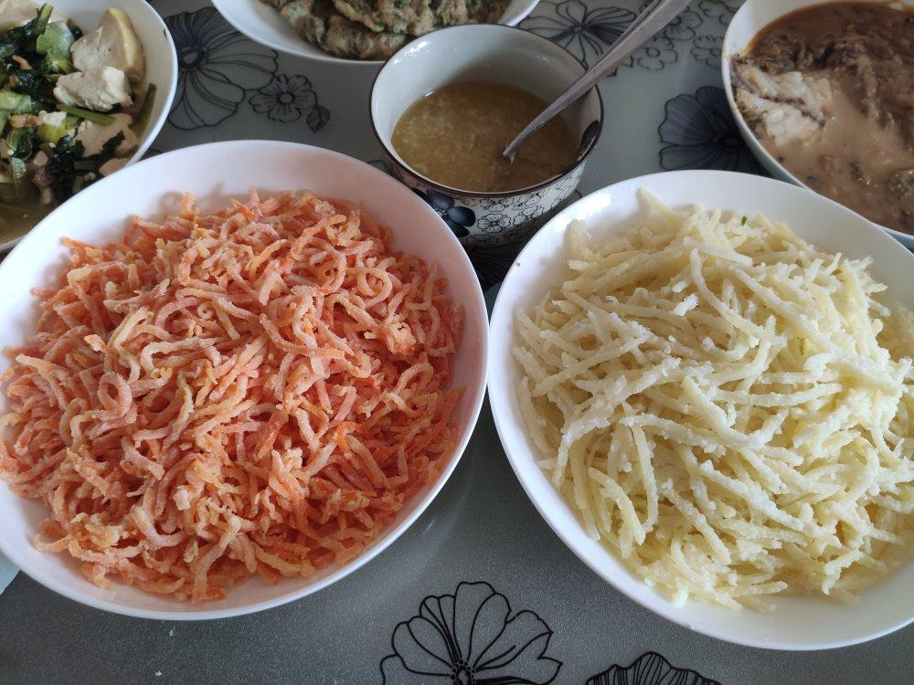 粉蒸胡萝卜丝
