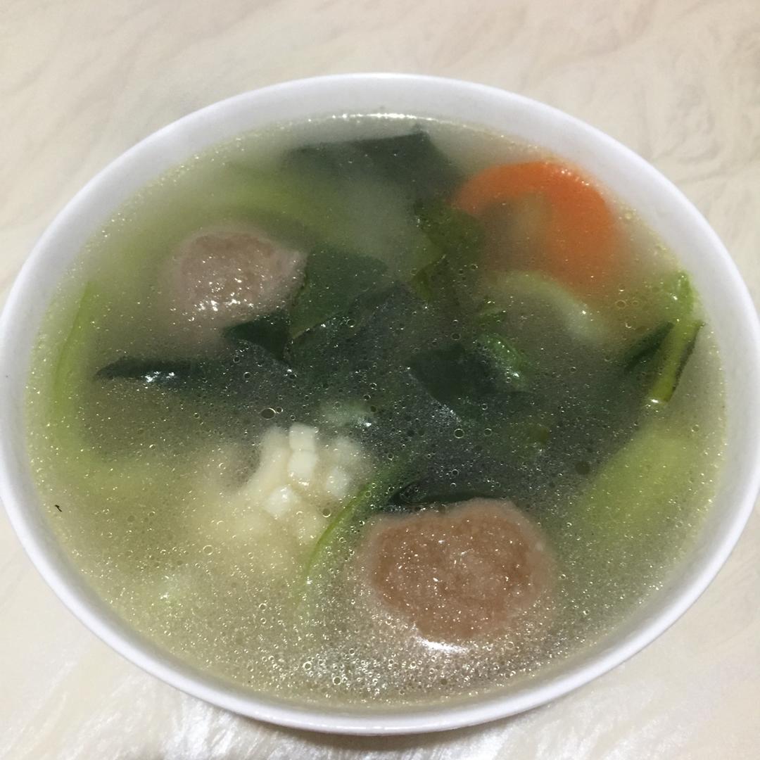 鸡肉丸子青菜汤