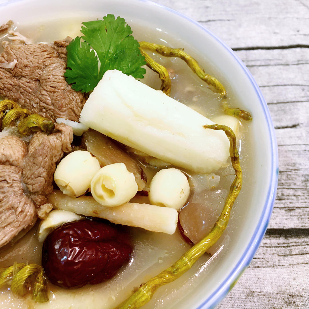 养生食疗：滋阴健脾抗燥的石斛淮山老鸭汤