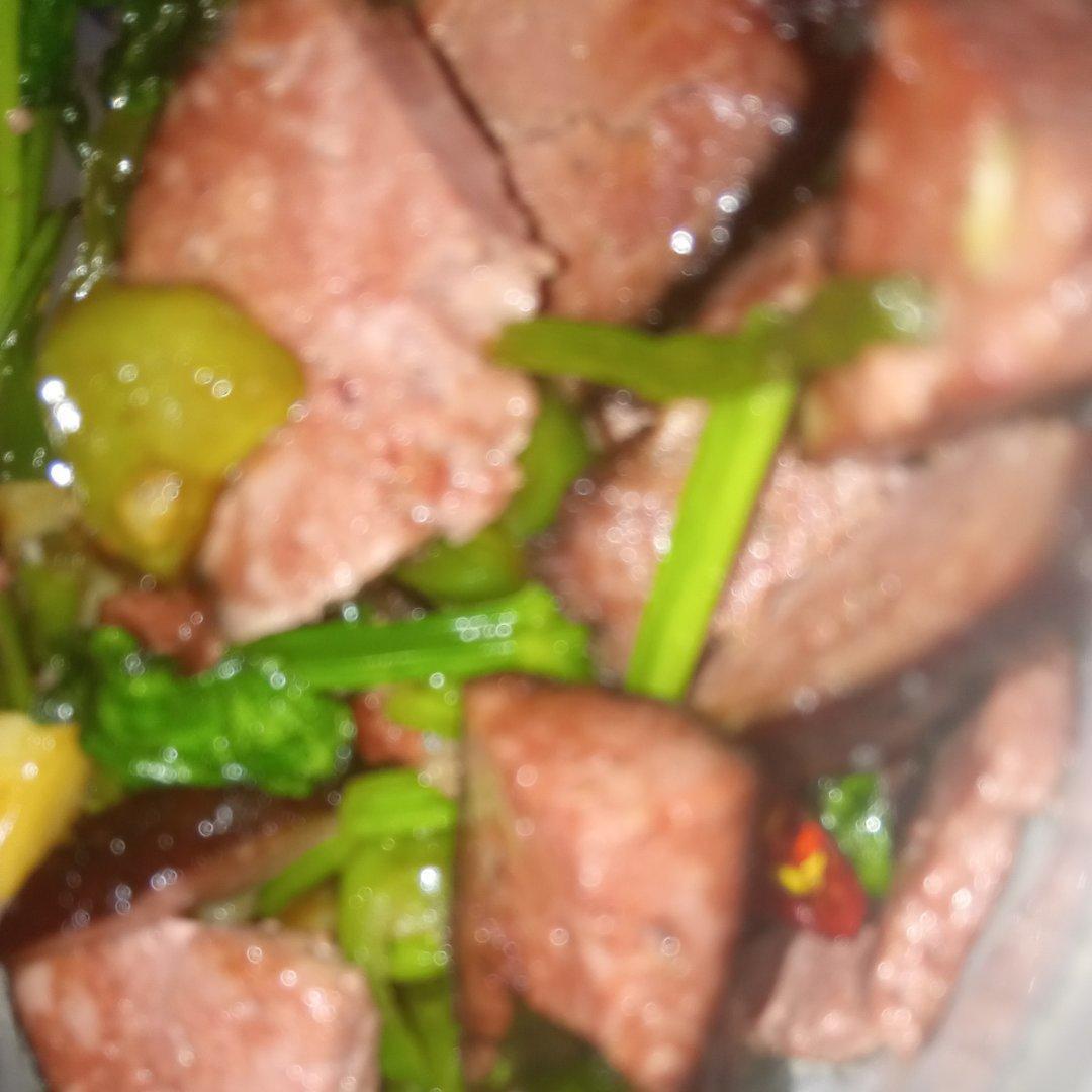 家常小炒～辣椒炒猪血丸子