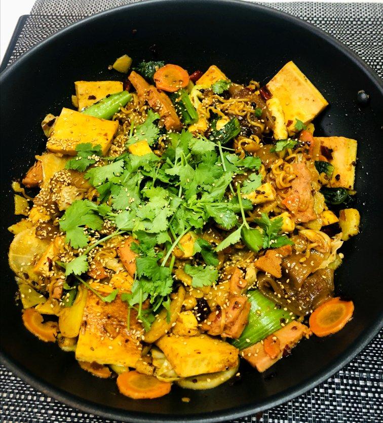 新手0失败的麻辣香锅教程！馋哭了而且超简单！