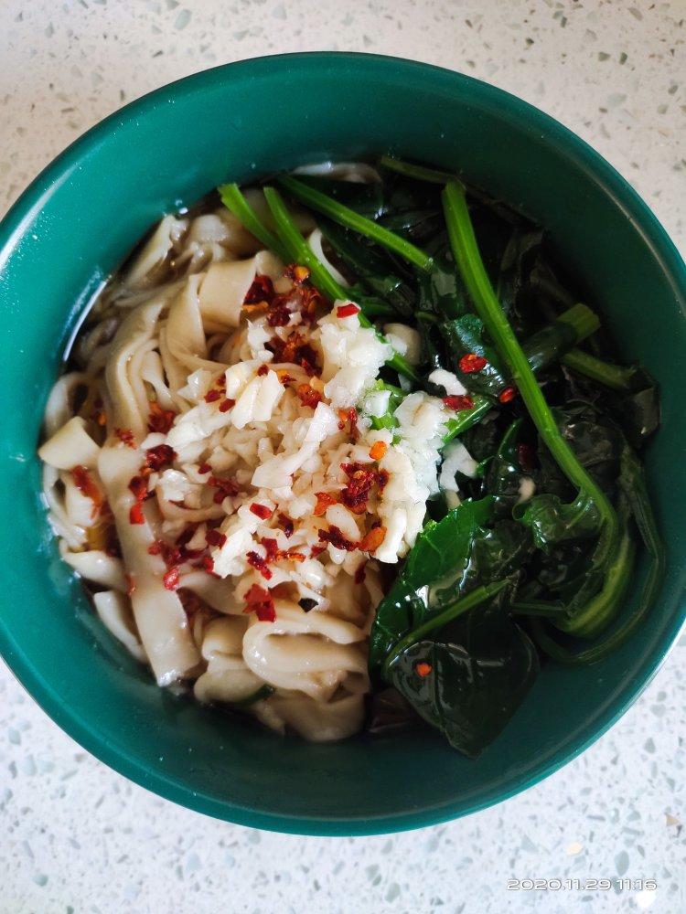 十分钟就能吃上的超简单油泼面