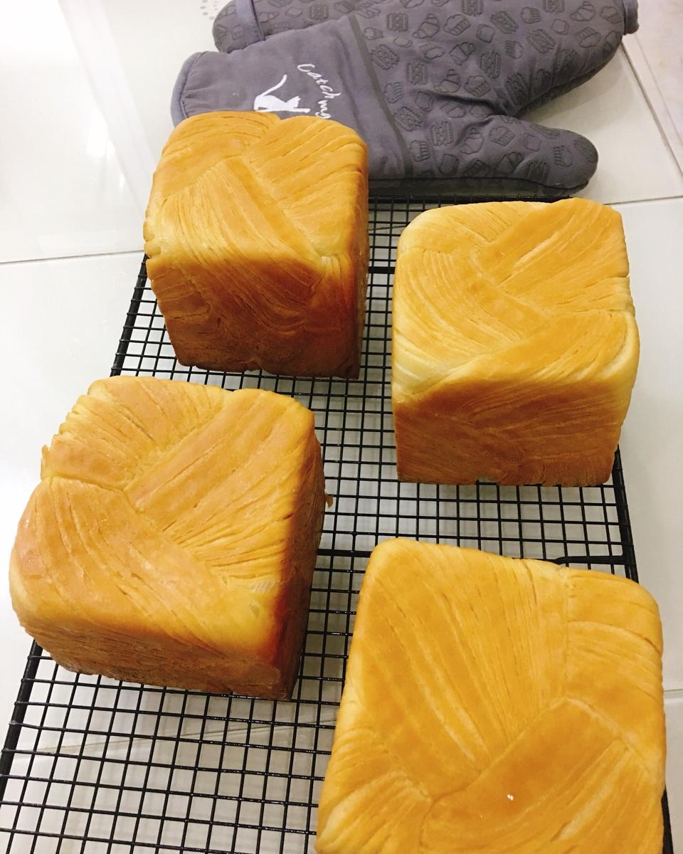 阿秦_b8hl做的开酥练习---金砖小吐司