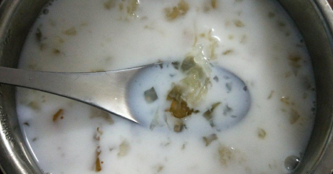 牛奶炖桃胶