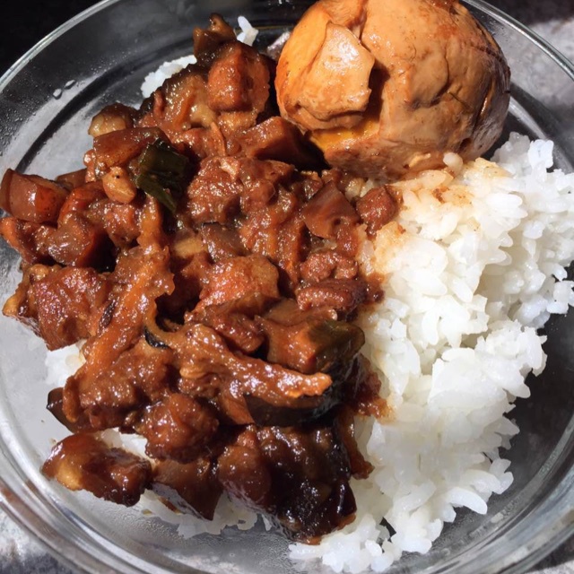 洋葱酥卤肉饭