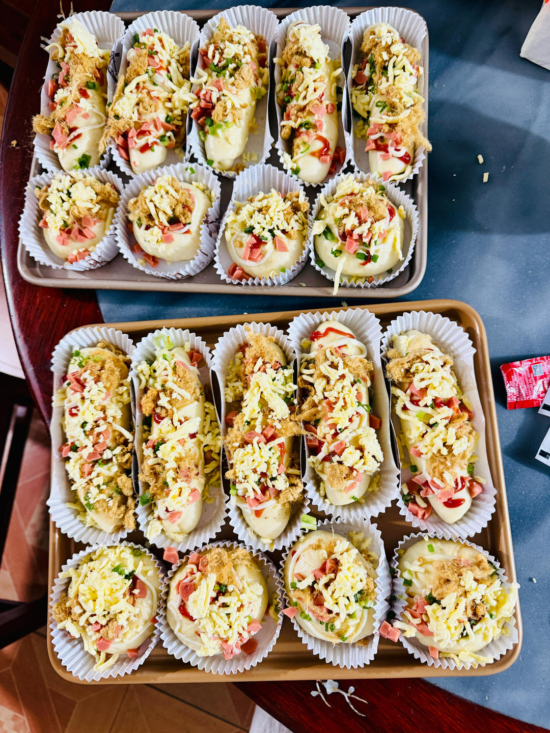 芝士火腿肉松香葱面包