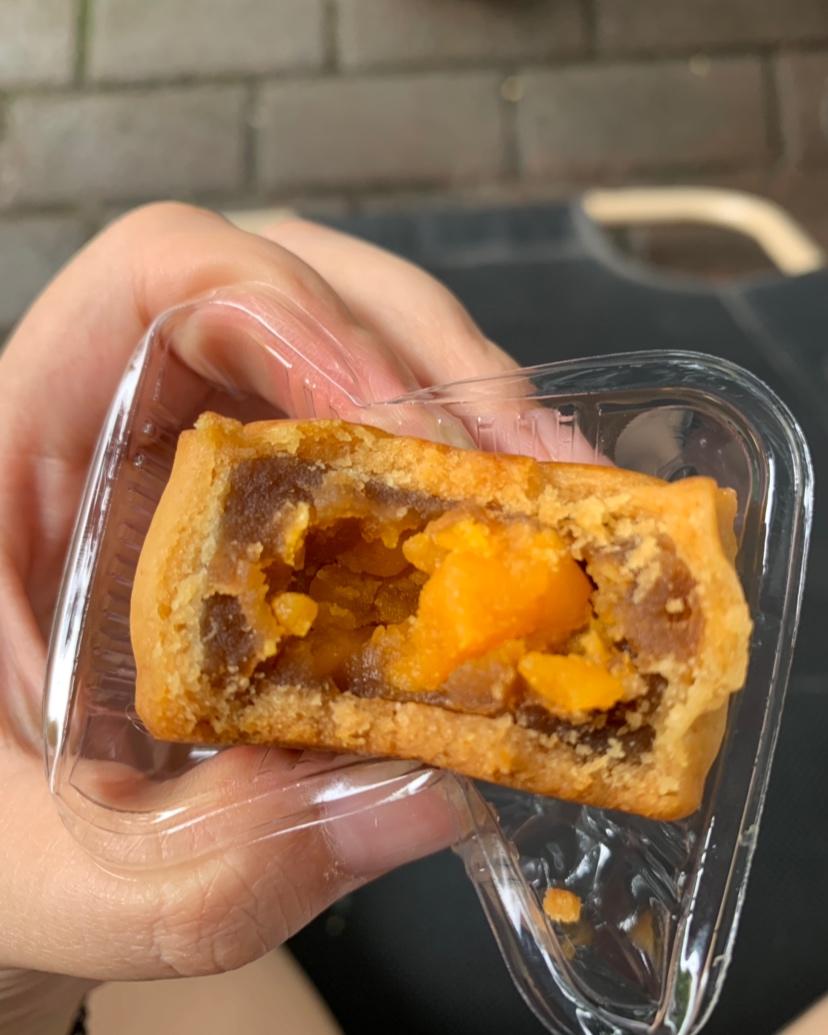 广式月饼——蛋黄莲蓉月饼