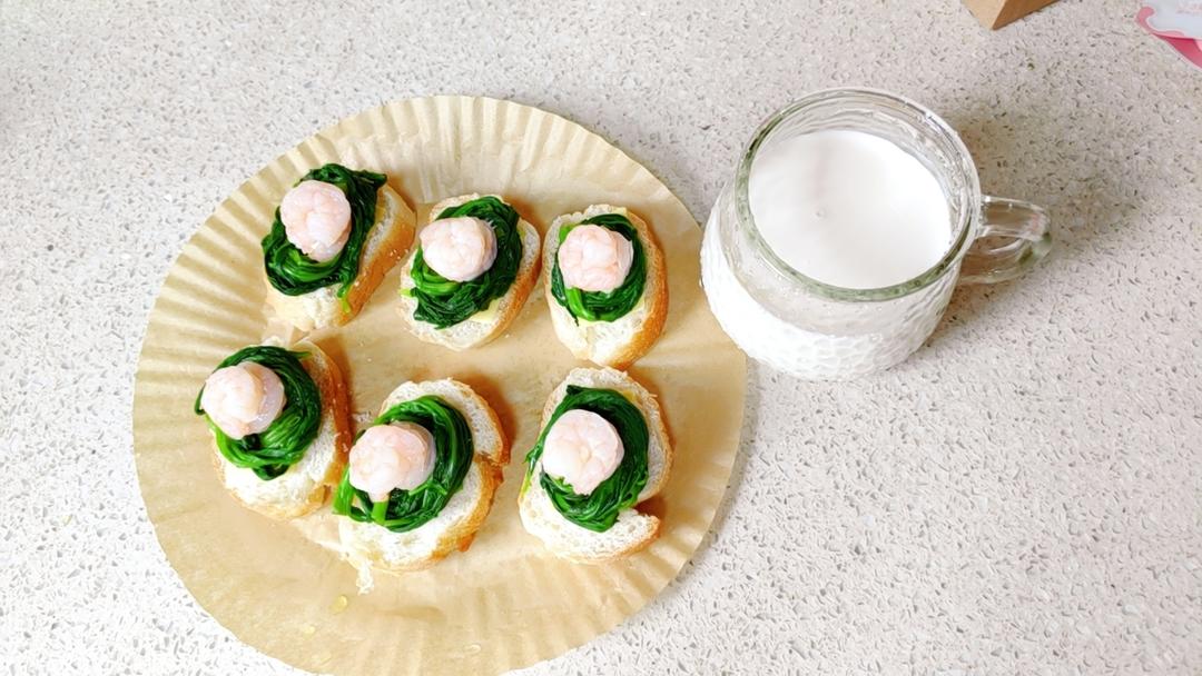 黑椒虾仁开放三明治